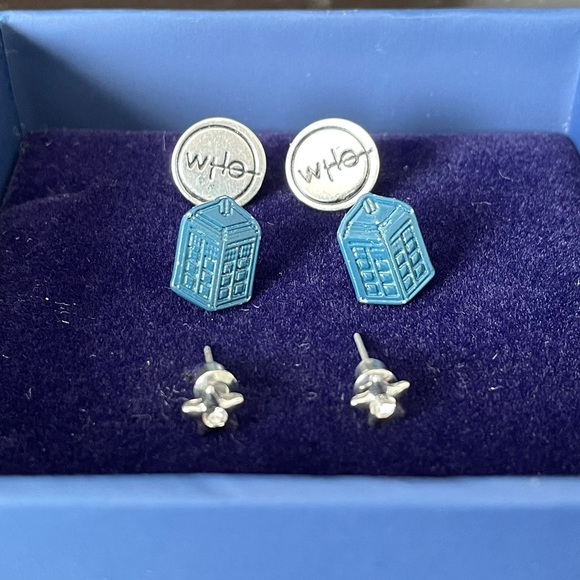 Doctor Who Earrings - Picture 1 of 4